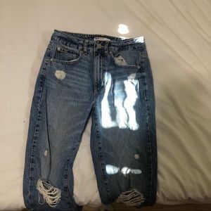 Mom jeans ripped